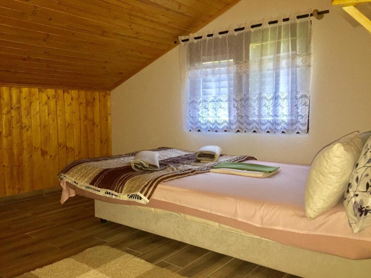 Holiday Home Radocaj Слунь Екстер'єр фото