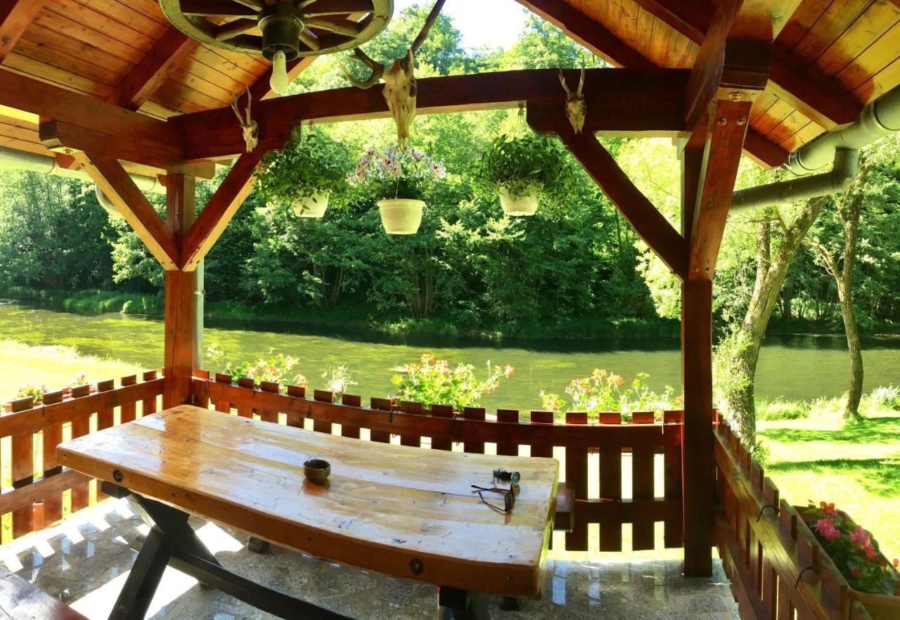Holiday Home Radocaj Слунь Екстер'єр фото