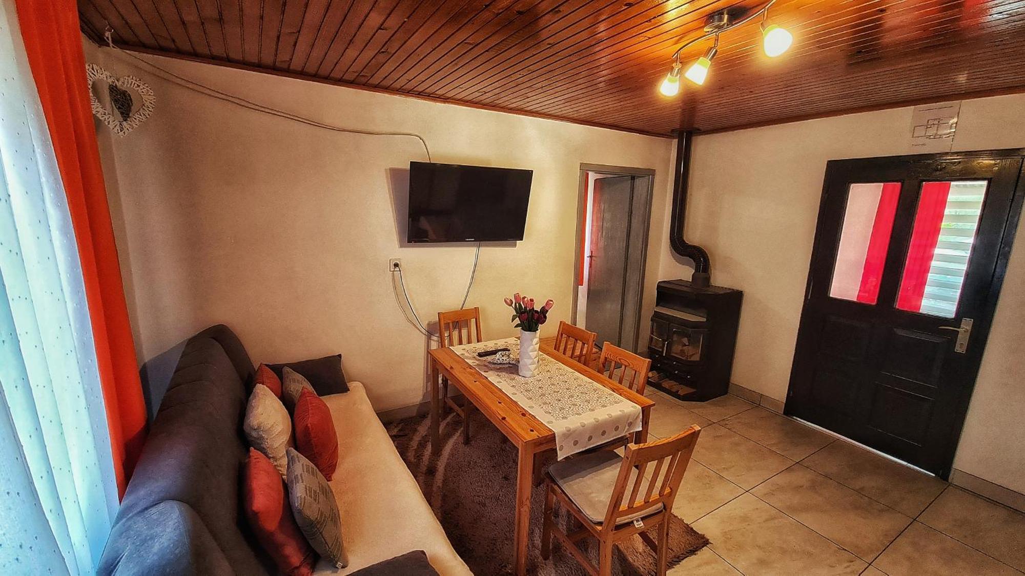 Holiday Home Radocaj Слунь Екстер'єр фото