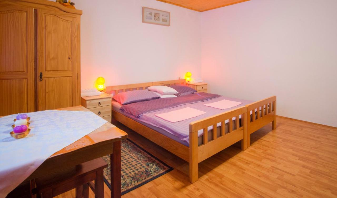 Holiday Home Radocaj Слунь Екстер'єр фото